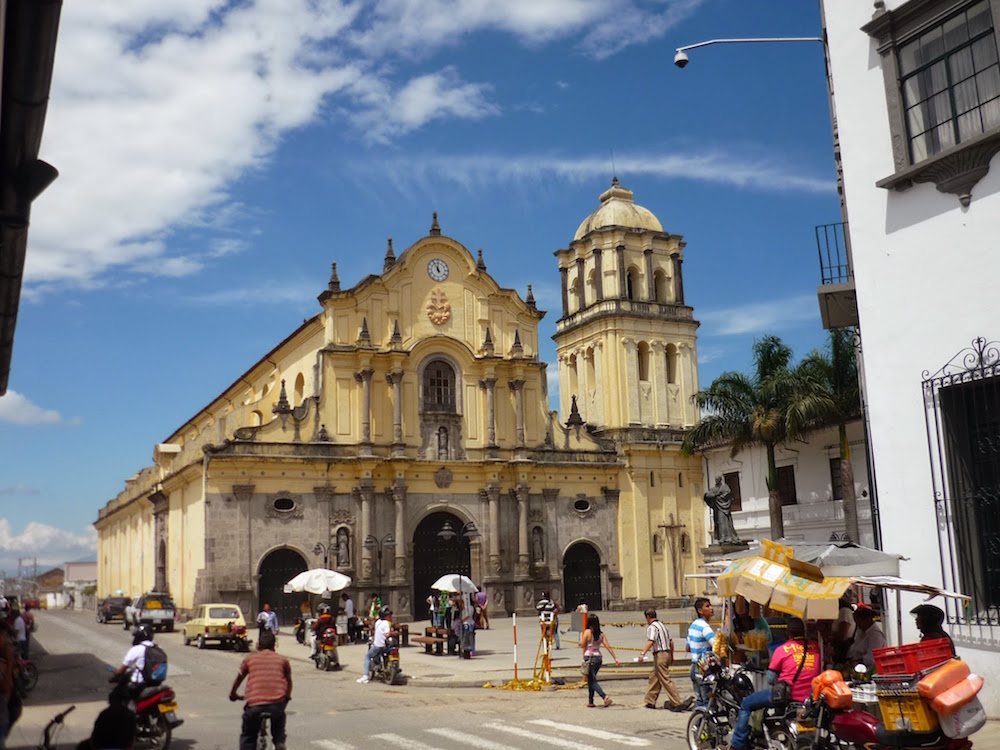 cathédrale jaune centre de Popayan Colombie