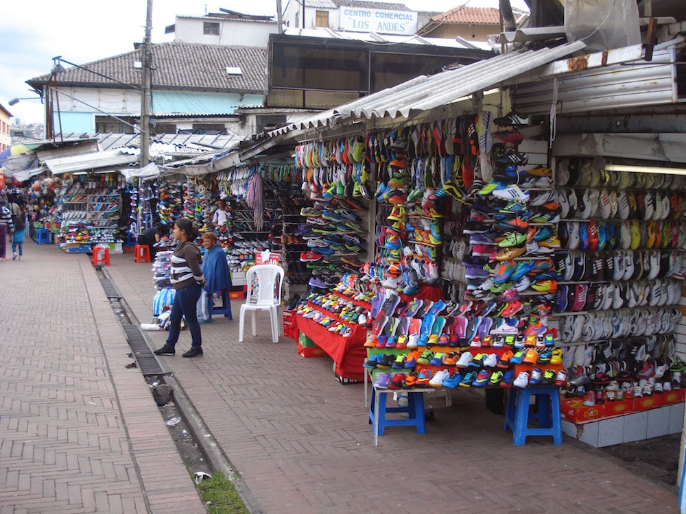 marché chaussures Quito Equateur