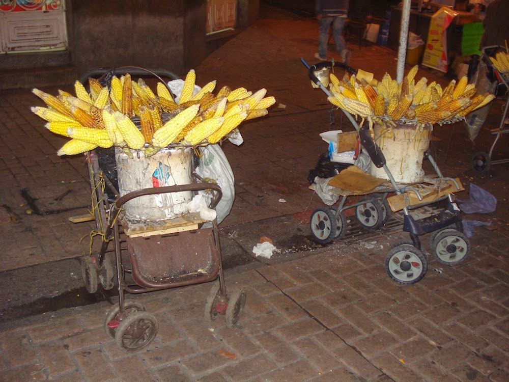 barbecue maïs dans la rue aux fériés de Manizales