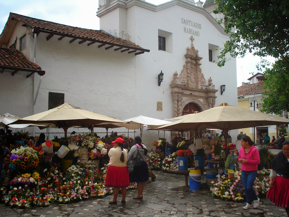marché aux fleurs à Cuenca en Equateur