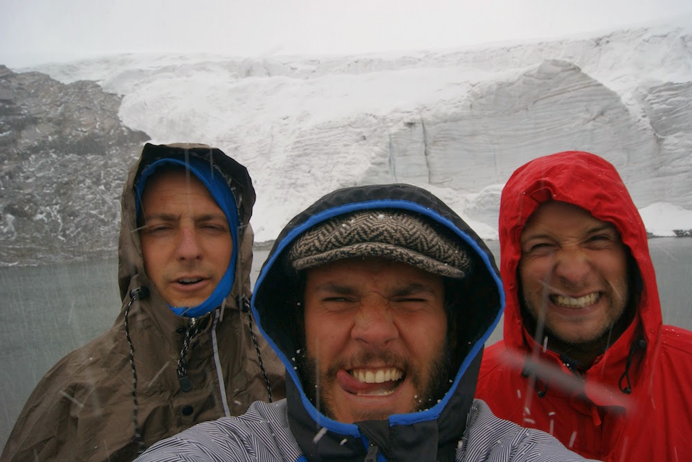 tempête de neige au glacier pastoruri - huascaran