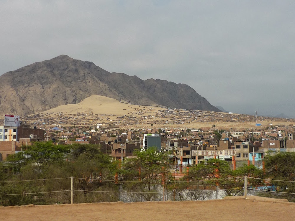 villages chimu à flanc de montagne Trujillo Pérou